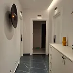 Golden Tower شقة تيرانا