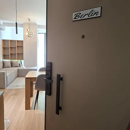 Golden Tower アパート ティラナ