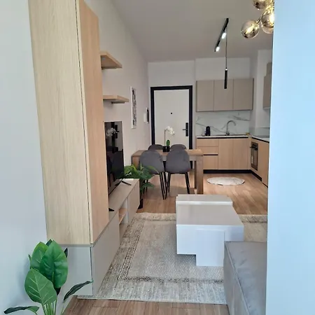 Golden Tower アパート *