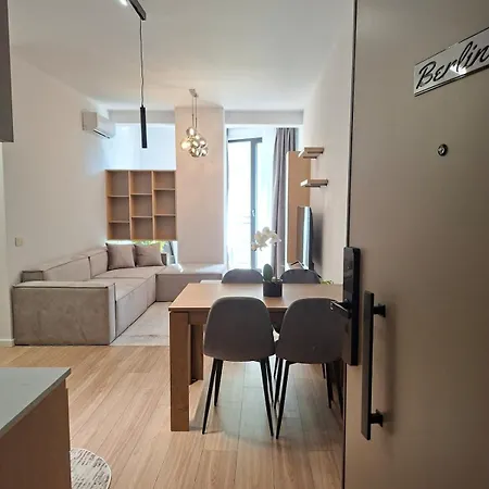 Golden Tower アパート ティラナ