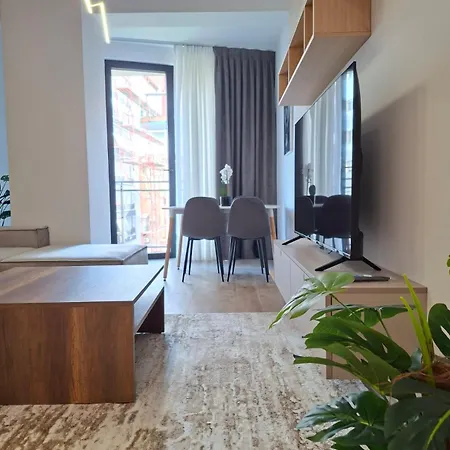 Golden Tower アパート ティラナ