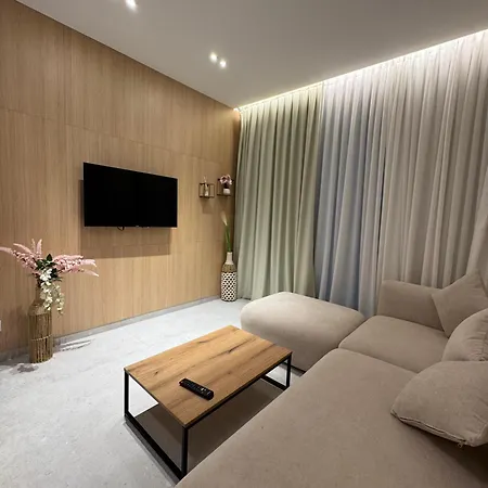 Golden Tower 아파트