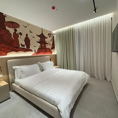 Golden Tower Apartment *