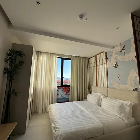 Golden Tower Apartment *