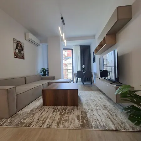 Golden Tower 티라나