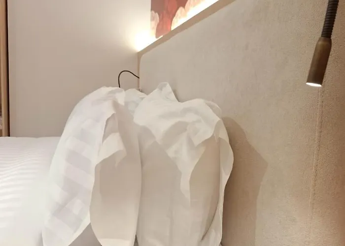 Golden Tower 地拉那