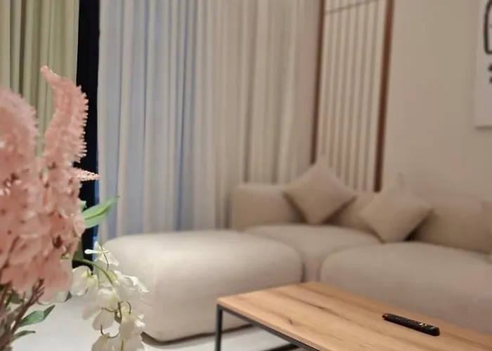 Golden Tower Apartment *