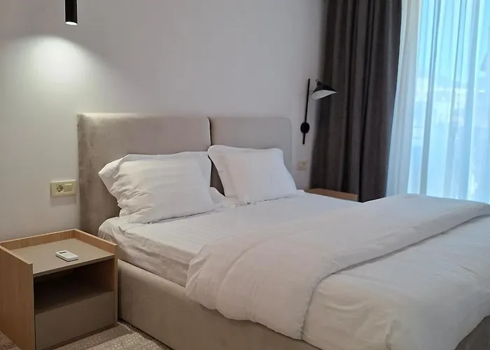 Golden Tower Apartment *