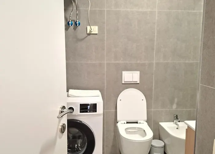 Golden Tower Apartment *