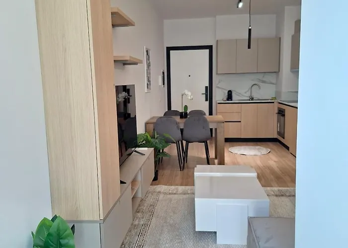 Golden Tower Apartment *
