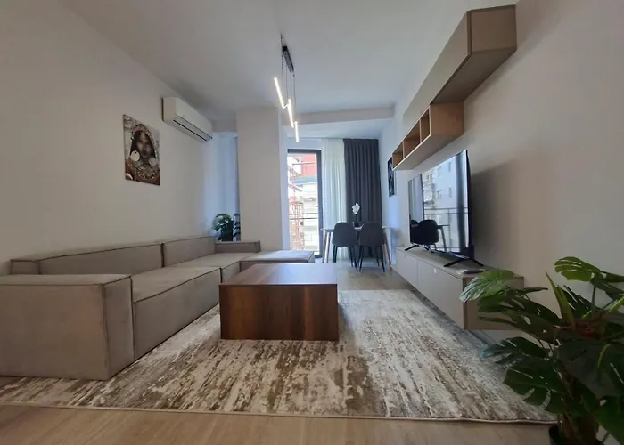 Golden Tower 地拉那