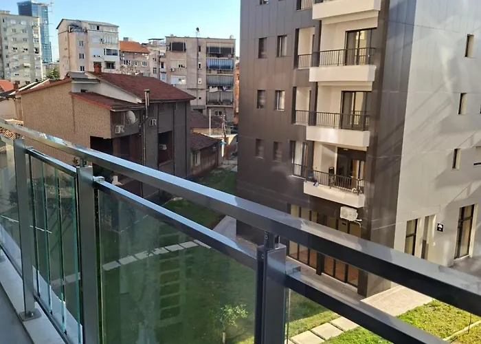 Golden Tower Apartment *