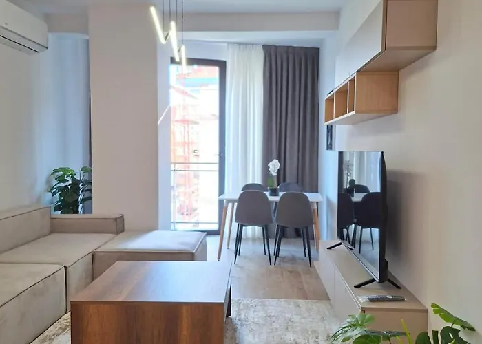 Golden Tower 地拉那