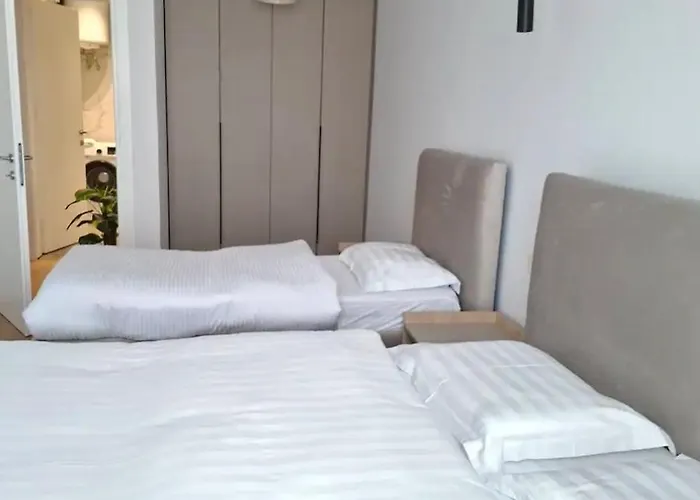 Golden Tower 地拉那